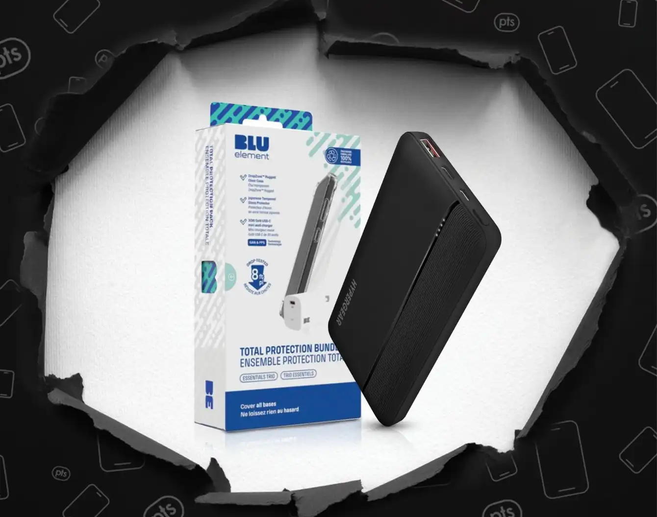 Le papier d'emballage noir s'ouvre pour révéler un ensemble de coques Blu Element et un chargeur mural Hypergear blanc.