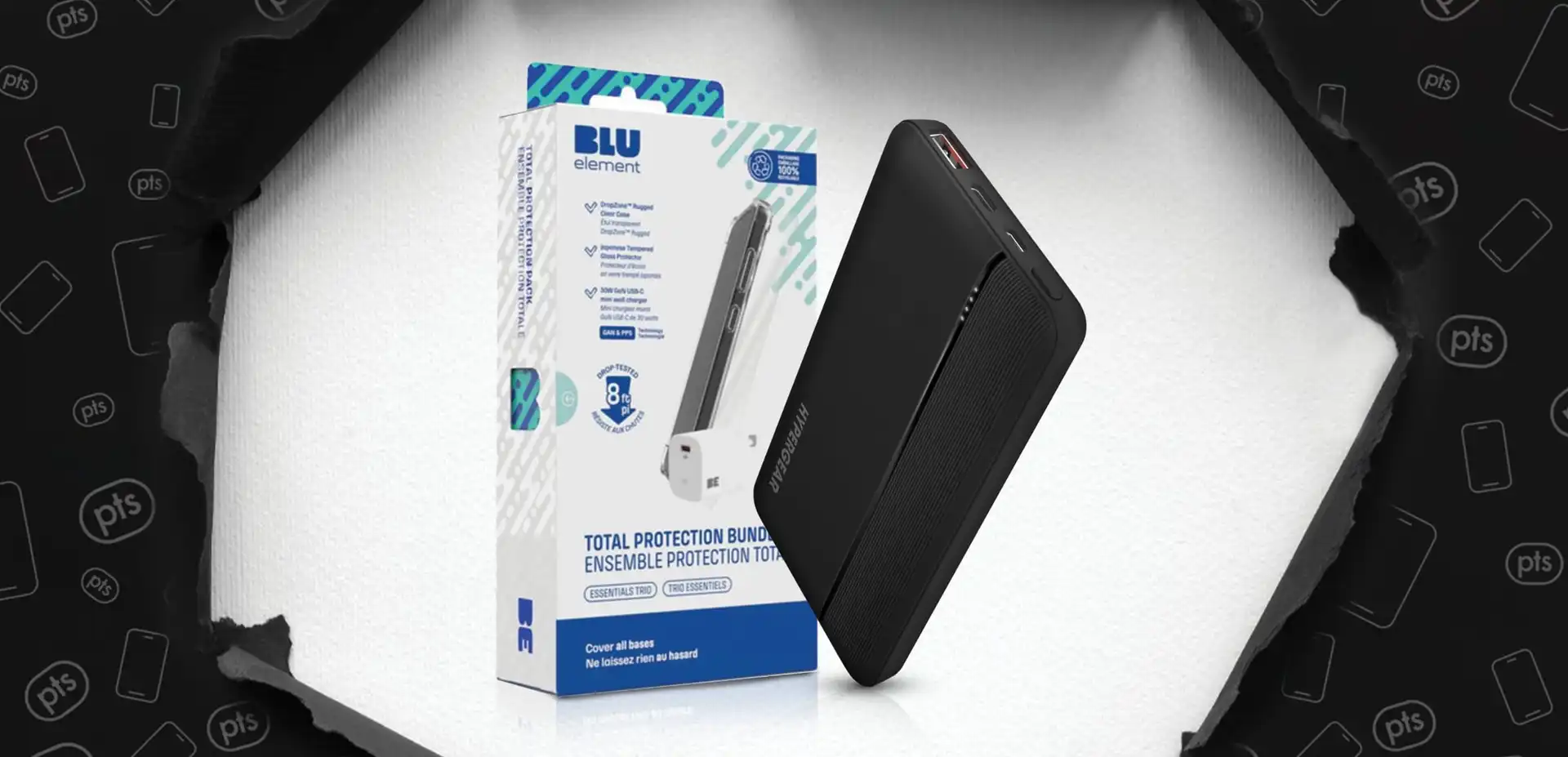 Le papier d'emballage noir s'ouvre pour révéler un ensemble de coques Blu Element et un chargeur mural Hypergear blanc.