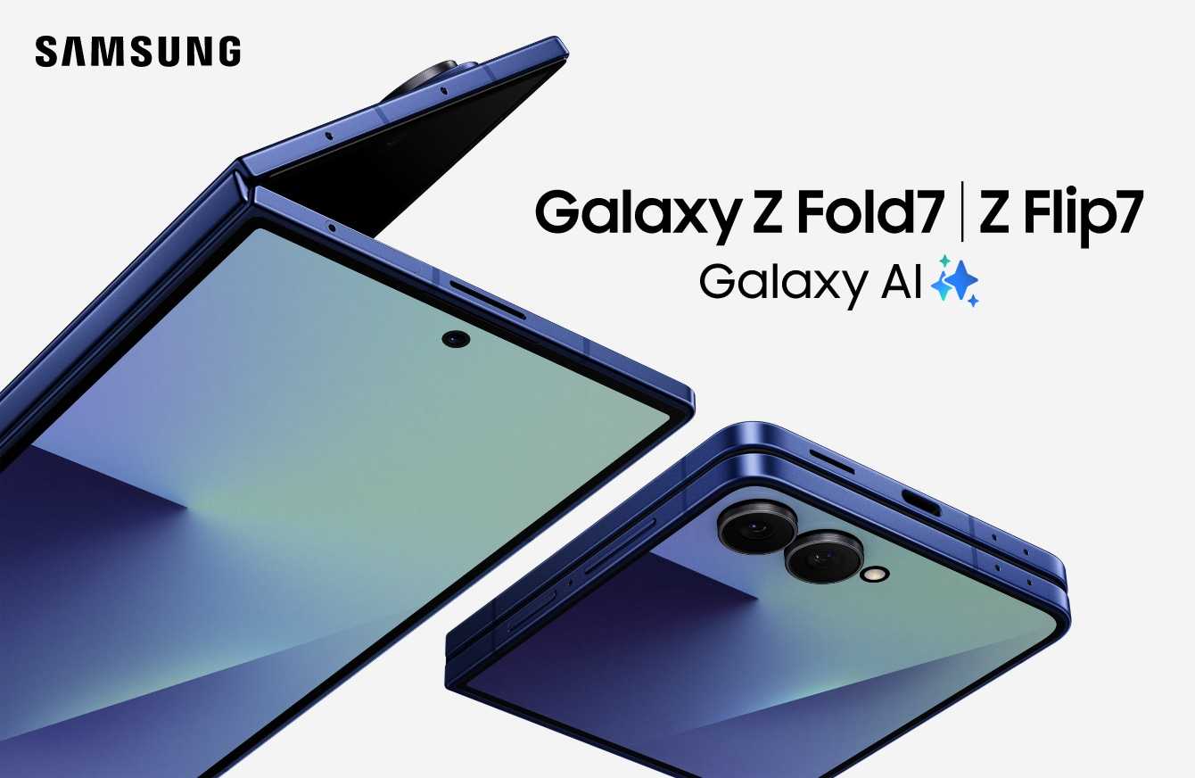A blue Flip7 and Fold7 on a white background